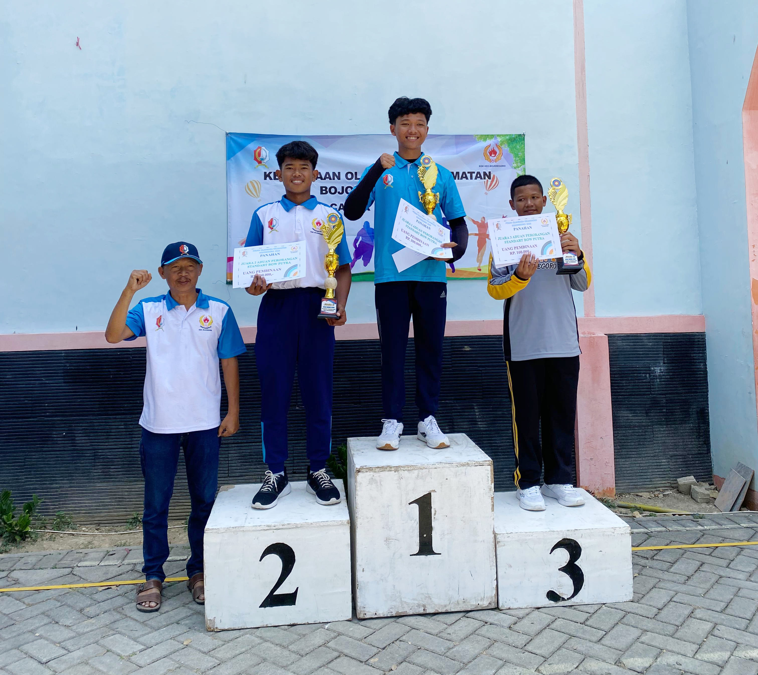 Selamat Valentino Yanuar Kelas XI TSM Sabet Juara 1 Lomba Panahan Pada Pekan Olahraga Kec. Bojonegoro Tahun 2025